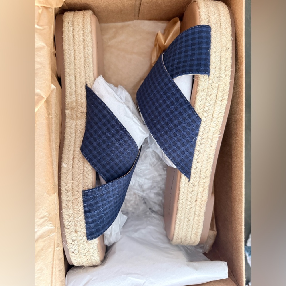 Lucky Brand Tan Sandals Comfortable Summer Footwear - Picture 4 of 5